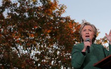 Bà Clinton gọi ông Trump là ‘kẻ thua cuộc cay cú’