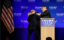 Mật vụ Mỹ đưa ông Trump rời sân khấu vì bị đe dọa ở Nevada