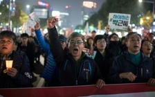 Đảng cầm quyền Hàn Quốc yêu cầu tổng thống từ chức vào tháng 4.2017