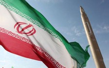 Iran tập trận, thử tên lửa ngay sau khi Mỹ áp lệnh trừng phạt