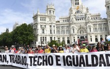 Hàng ngàn người biểu tình ở Tây Ban Nha đòi tăng lương