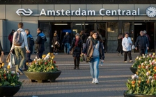 Xe hơi lao vào đám đông ở Amsterdam