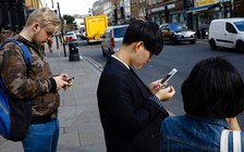 Giới trẻ Anh thích giao tiếp trên mạng hơn đời thực