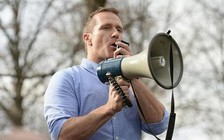 Thống đốc Mỹ dọa tung ảnh nóng nhân tình tiếp tục bị điều tra