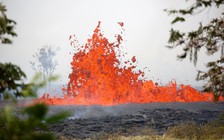 Ngồi trên tầng 3 vẫn bị dung nham táp trúng ở Hawaii