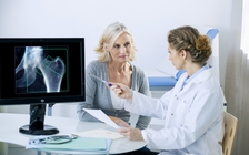 Mỹ khuyến cáo phụ nữ trên 65 tuổi nên kiểm tra mật độ xương