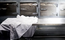 Một phụ nữ Nam Phi bất ngờ sống dậy trong... nhà xác