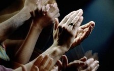 Trường học cấm sinh viên vỗ tay