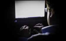 Đình chỉ bác sĩ nói ‘phụ nữ bị cưỡng hiếp là đáng’