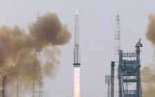 Mỹ cấm doanh nghiệp dùng dịch vụ tên lửa không gian Nga, Trung Quốc