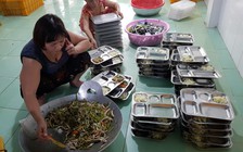 Cận cảnh quy trình chế biến suất ăn công nghiệp 'bẩn' gây hại cho công nhân