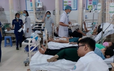 TP.HCM: Hàng chục công nhân nhập viện nghi ngộ độc thực phẩm