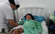 Cấp cứu một nạn nhân bị súng bắn vào đùi