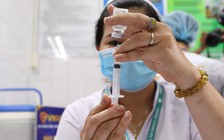 Tình hình sức khỏe 100 người tiêm vắc xin Covid-19 đầu tiên tại TP.HCM ra sao?