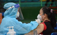 TP.HCM tăng lên 1.000 bàn tiêm vắc xin Covid-19, mỗi bàn tiêm ít nhất 300 người/ngày