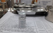 Một nhân viên y tế sốc phản vệ sau tiêm, Đà Nẵng tạm dừng lô vắc xin Covid-19