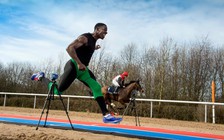 Chuyện lạ có thật: Người chạy thắng ngựa đua