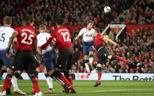 Ngoại hạng Anh: M.U thua 0-3, HLV Mourinho bàng hoàng