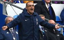 HLV Sarri: 'Tôi phải làm quen việc bị CĐV Chelsea chửi mắng'