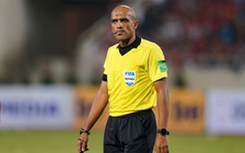 Trọng tài Ahmed Al-Kaf khiến CĐV Việt Nam và Thái Lan thót tim