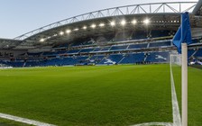 Báo chí Anh 'thúc ép' Premier League hoãn vô thời hạn vì Covid-19