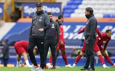 Xếp hàng chào đón nhà vô địch Liverpool bỗng dưng rắc rối