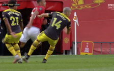 HLV của M.U: 'Thật khó chịu khi Romeu không bị thẻ đỏ'