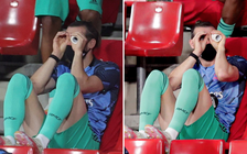 Gareth Bale hết ngủ gật tới ‘soi ống nhòm’ tìm HLV Zidane