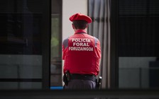 Cảnh sát Tây Ban Nha bắt giữ người tổ chức trận đấu quái dị mùa Covid-19