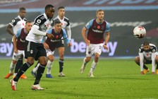 Quả sút phạt đền tệ nhất trong lịch sử báo hại Fulham ở Ngoại hạng Anh