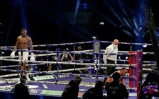 Quyền anh hạng nặng: Anthony Joshua hạ knock-out Kubrat Pulev ở hiệp thứ 9