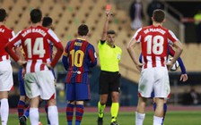 Messi bị treo giò 2 trận vì lỗi đánh nguội