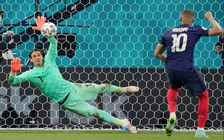 EURO 2020: 240.000 người ký đơn đòi UEFA tổ chức lại trận tuyển Pháp - Thụy Sĩ