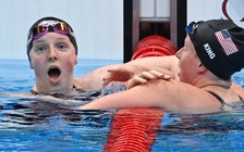 Nữ kình ngư 17 tuổi lần đầu tham dự Olympic đoạt ngay HCV