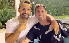 Messi tổ chức tiệc chia tay với đồng đội ở Barcelona