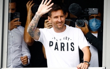 Messi chính thức gia nhập PSG, mặc áo số 30!