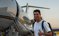 Ronaldo vừa bay đến Anh, Nữ hoàng Elizabeth II muốn có áo đấu và chữ ký của CR7?