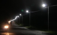 Mang ánh sáng điện đường đến với đồng bào Khmer ở miền Tây
