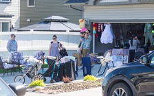 Người Việt đi săn hàng siêu rẻ Garage Sales ở Canada mùa dịch Covid-19