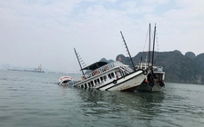Tàu du lịch chìm nghỉm sau va chạm trên vịnh Hạ Long