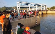 Bình Định: Nhảy xuống đập thủy lợi để tắm, 2 học sinh bị nước nhấn chìm