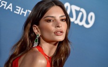 Emily Ratajkowski, Cara Delevingne và các sao lừa người hâm mộ bằng hình xăm giả