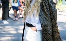 Elsa Hosk diện quần ống loe cực chất mà các nàng yêu thời trang không thể chối từ