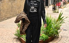 Cách mặc áo sơ mi lạ mắt và hợp trào lưu như Bella Hadid