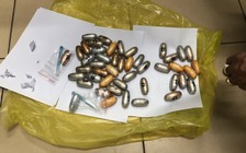 Gần 1,6 kg cocain được nuốt trong bụng mang về Việt Nam