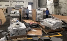 Bắt lô hàng cấm trị giá hàng chục tỉ đồng