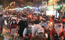 'Biển người' Sài Gòn đón Giáng sinh kín xóm đạo Phạm Thế Hiển