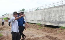 Cầu máng của 'công trình trăm tỉ' chưa bàn giao đã gãy: Thiết kế lại?