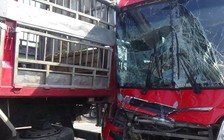 Hàng chục hành khách trên xe giường nằm thoát chết sau va chạm với xe tải