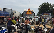 Xe khách giường nằm lấn đường tông 3 xe máy, hai người tử vong